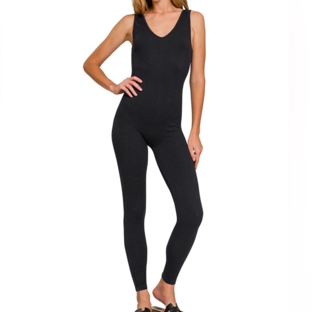 🟠NWT! ZENANA Seamless Ribbed Sports Bodysuit in Black